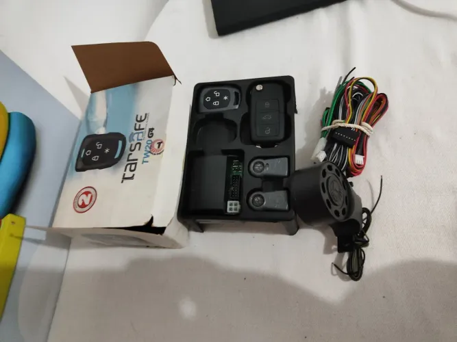 Alarme Automotivo com Controle Remoto