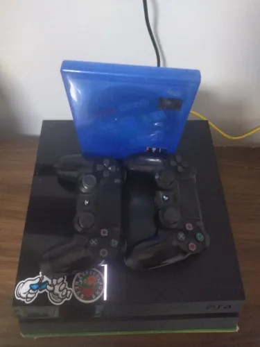 Ps4 completo 2 controles + 2 jogos
