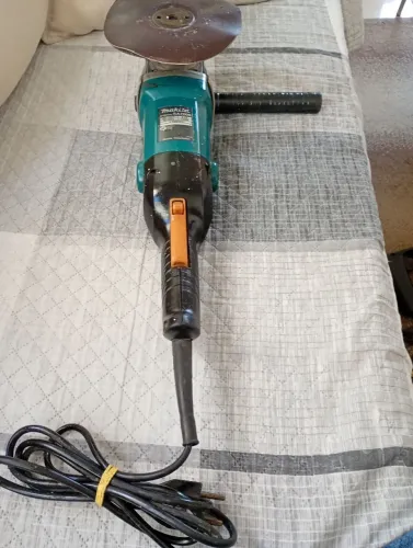Esmerilhadeira Profissional MAKITA SA 7000 Super Potente - Seminova!