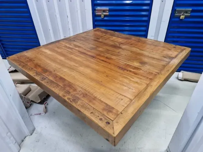 Mesa de jantar 1,4 X 1,4 de madeira