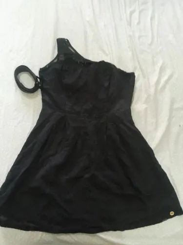 Vestido preto elegante com um ombro só