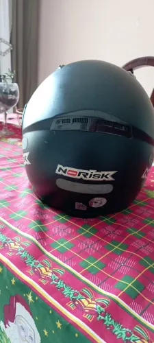Capacete e baú