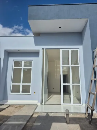 Vendo casa de 2/4 sendo uma suíte no papagaio 