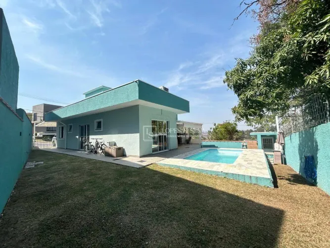 Casa Térrea com 3 dormitórios, sendo 1 suíte Disponívelpara VENDA ou LOCAÇÃO em Condomínio