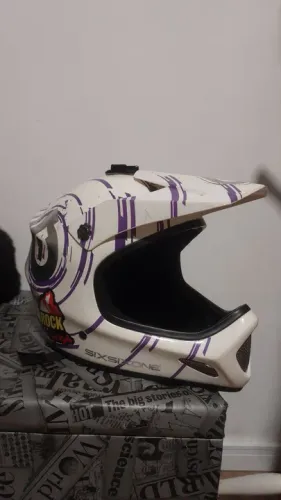 Capacete SixSixOne para Downhill