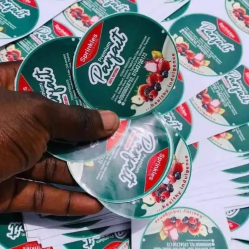 Adesivo personalizado com recorte enviamos para todo Brasil