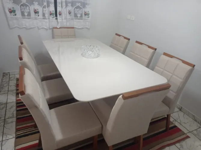 Mesa de Jantar laca Branca Cadeiras de madeira maciça