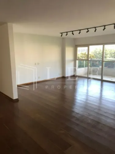 Próximo ao Clube Pinheiros e Hebraica - Jardim Europa