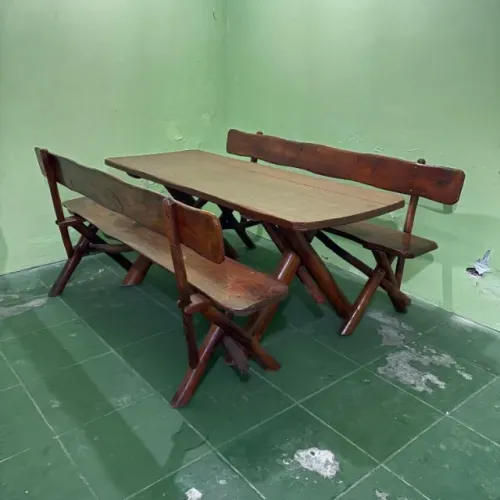 Mesa Rústica de Madeira Maciça