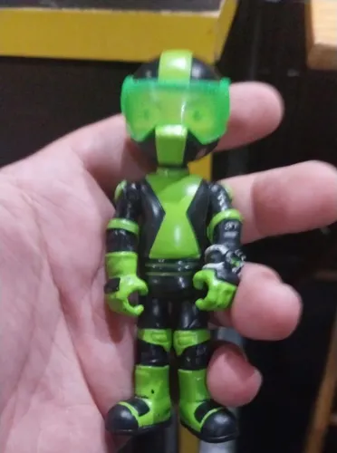 Boneco Ben 10
