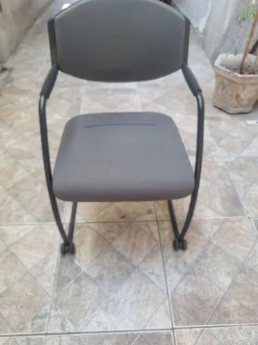 Cadeira para escritório lavável em tecido resistente