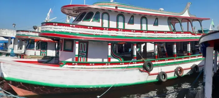 Barco de Pesca 23 x 5 6 camarotes 360.000