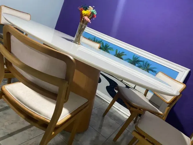 mesa de jantar oval de cedro com 6 cadeiras