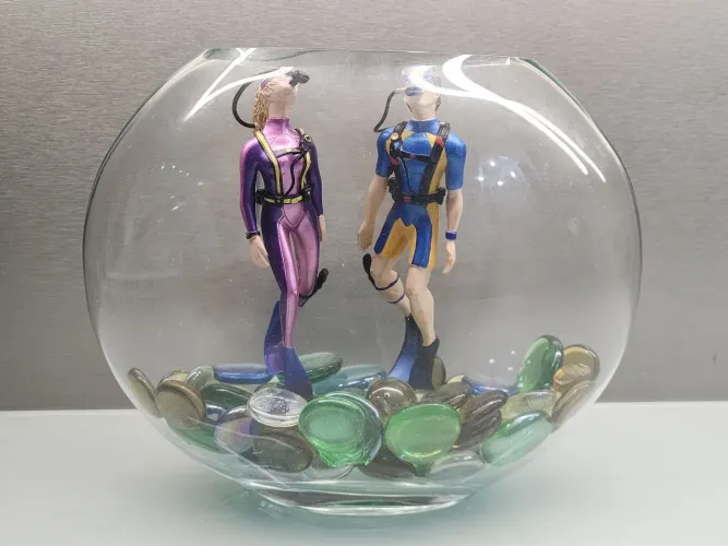 Decoração Aquática: Casal Mergulhadores em Vaso de  Vidro