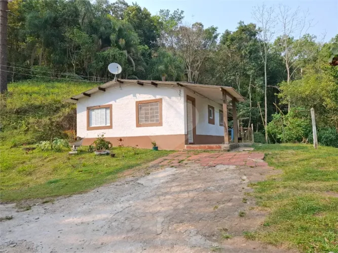 Sítio à venda com 3 quartos em Bairro do Cambará, São Roque - SP