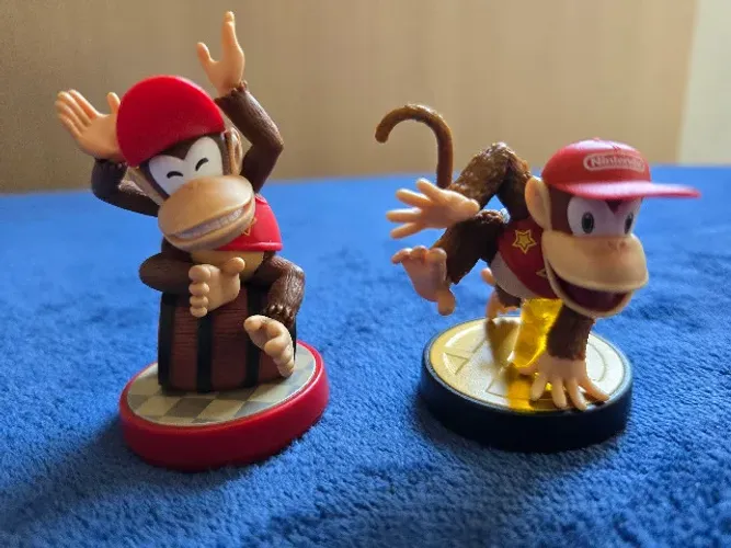 2 Modelos de Amiibo do Diddy Kong (Super Mario e Super Smash Bros)