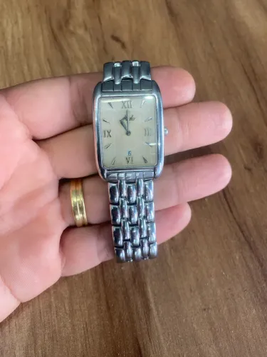 Relógio mido quadrado