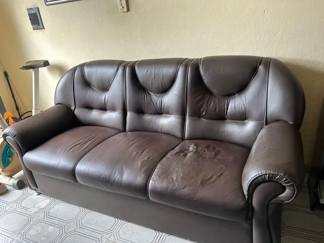 Sofá 3 lugares Corino .(Pagamento somente em dinheiro. Espécie).