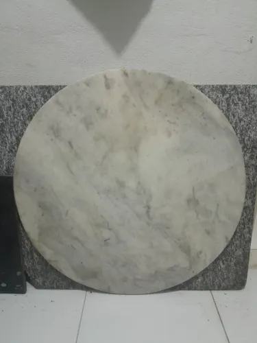 Tampo de mesa em mármore