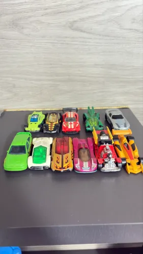 Carrinhos de brinquedo