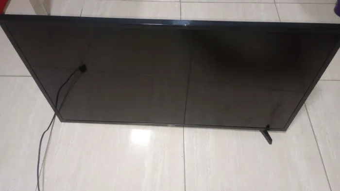 Vivendo tv de 40 polegadas  com defeito ela liga mais não sai oa imagem 