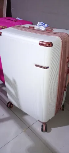 Mala de Viagem Elegante com Detalhes em Rose Gold