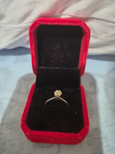 Anel de Brilhante Solitário Ouro Branco 18K