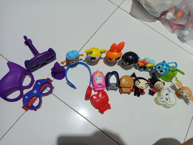 Brinquedos infantis 15 unidades - personagens diversos,meninas poderosas já vendi.
