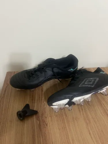 Chuteira Umbro