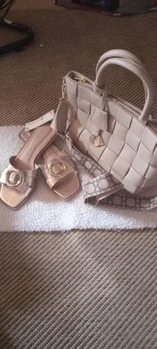 Vendo bolsa e rasteirinha novas