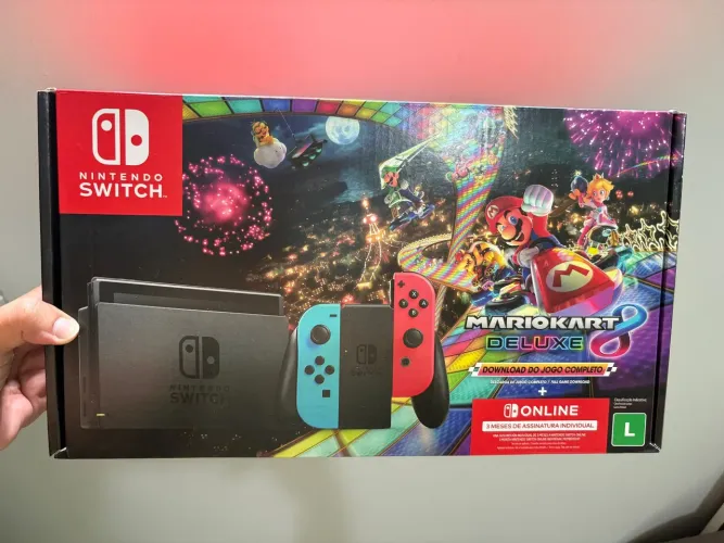 Vendo Nintendo Switch, com película + Case de proteção + Case de transporte, Valor R$ 1700