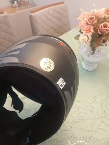 Vende-se ou troca ..capacete gt2..n 58 ..em outro capacete n56