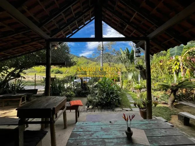 Charmoso Café no Sana com Vista Linda, Córrego nos Fundos e Potencial Residencial ou Comer
