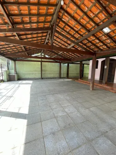 Casa de 2 quartos - 1 suíte - quintal e garagem no Largo da Batalha