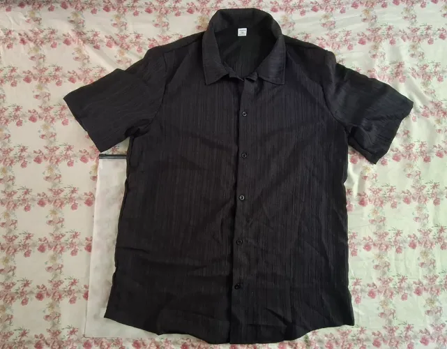 Camisa preta botão