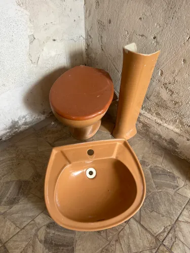 Vaso e pia de banheiro