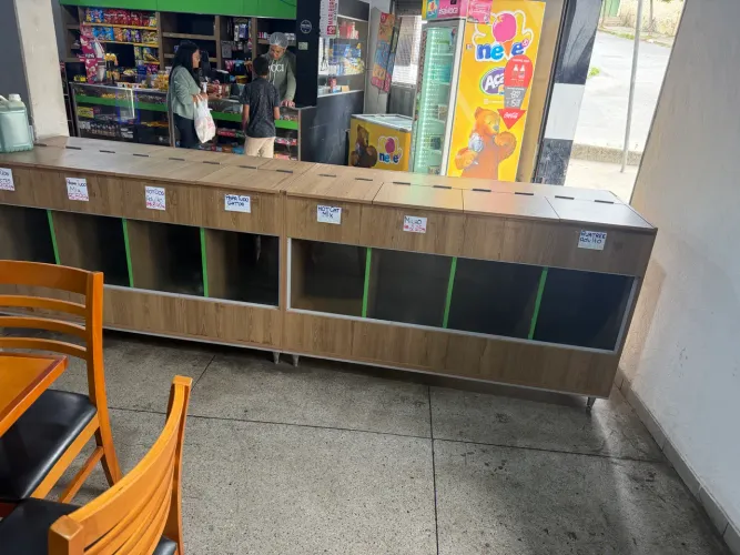 Móvel para casa de ração