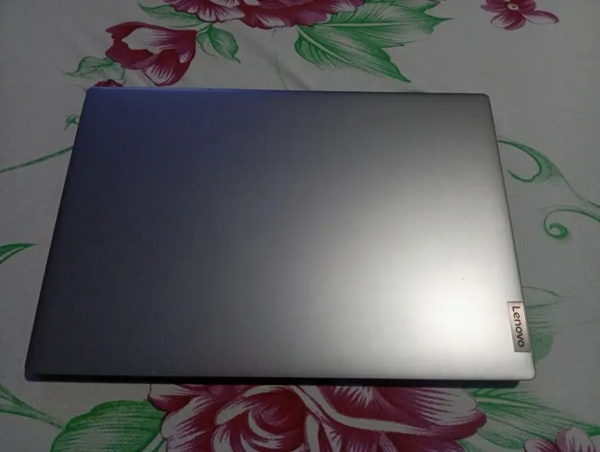 Notebook Lenovo semi novo 