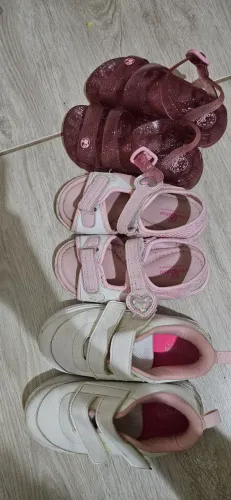 3 pares de calçado menina