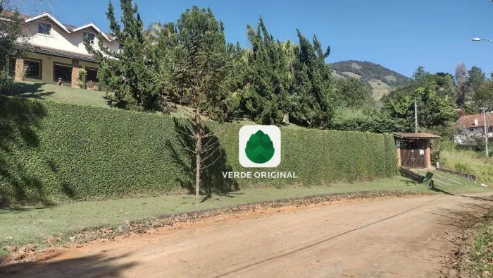 Sobrado com 4 dormitórios à venda, 250 m² por R$ 990.000,00 - Residencial Village Serrano