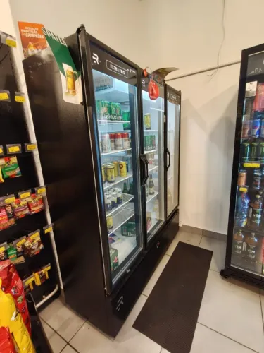 PREÇO REDUZIDO!! Expositor Refrigerado, 3 Portas REFRIMATE VANGUARD EXTRAFRIO ASVEF3P 958