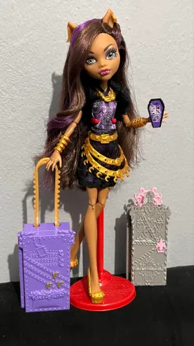 Monster high Clawdeen scaris + mala Rochelle e celular