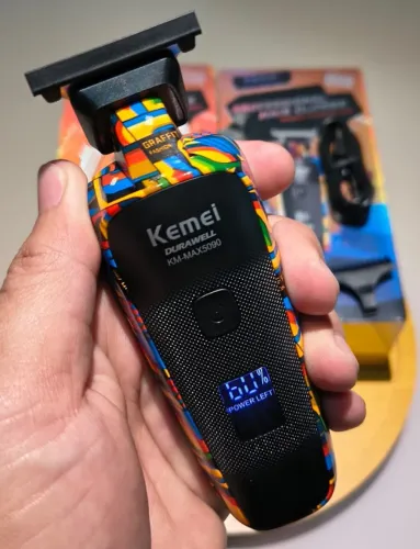 Máquina De Cortar Cabelo E Barba Kemei Max 5090 Display LCD USB-C Bivolt