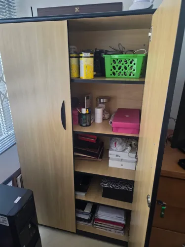 Mesa e Armário de Escritório 