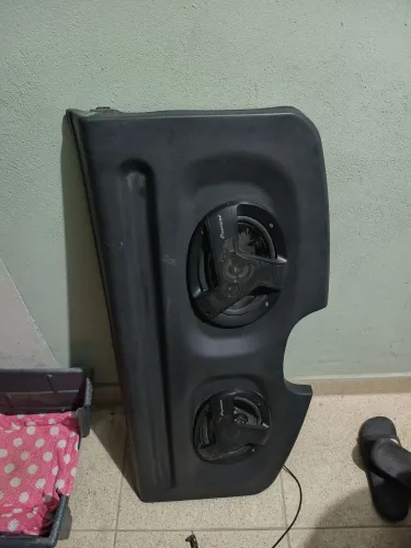 Tampa traseira celta com 2 falantes Pioneer 6x9