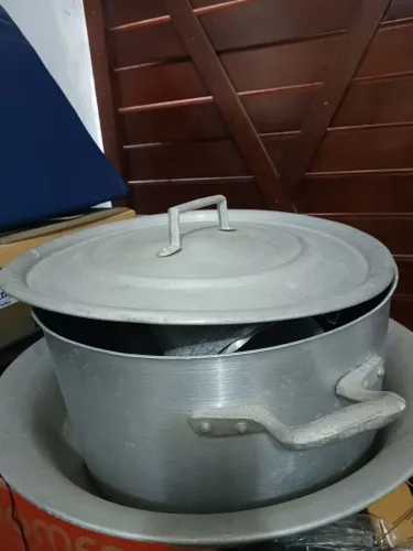 Bacia e panela de alumínio para restaurante