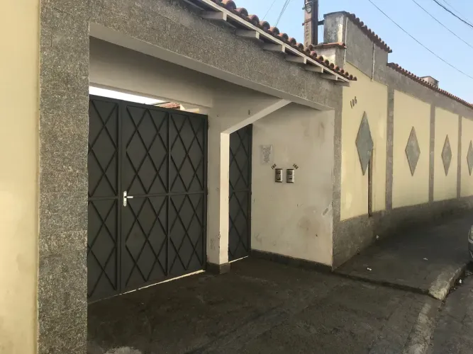 Casa para aluguel tem 60 metros quadrados com 2 quartos
