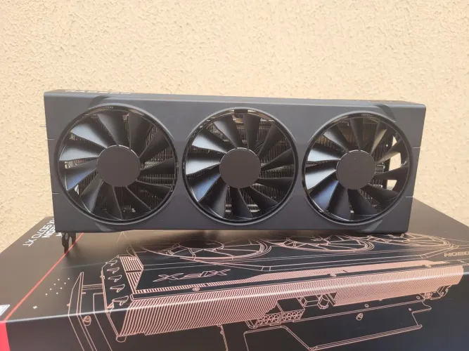 RX 9070 XT 16GB XFX SWIFT -- 3 Meses de Uso