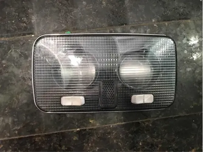 Luz Cortesia (1520400000) Fiat Linea 2016