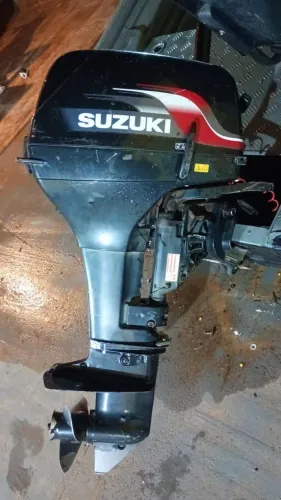 Motor popa 15HP Suzuki pouco usado